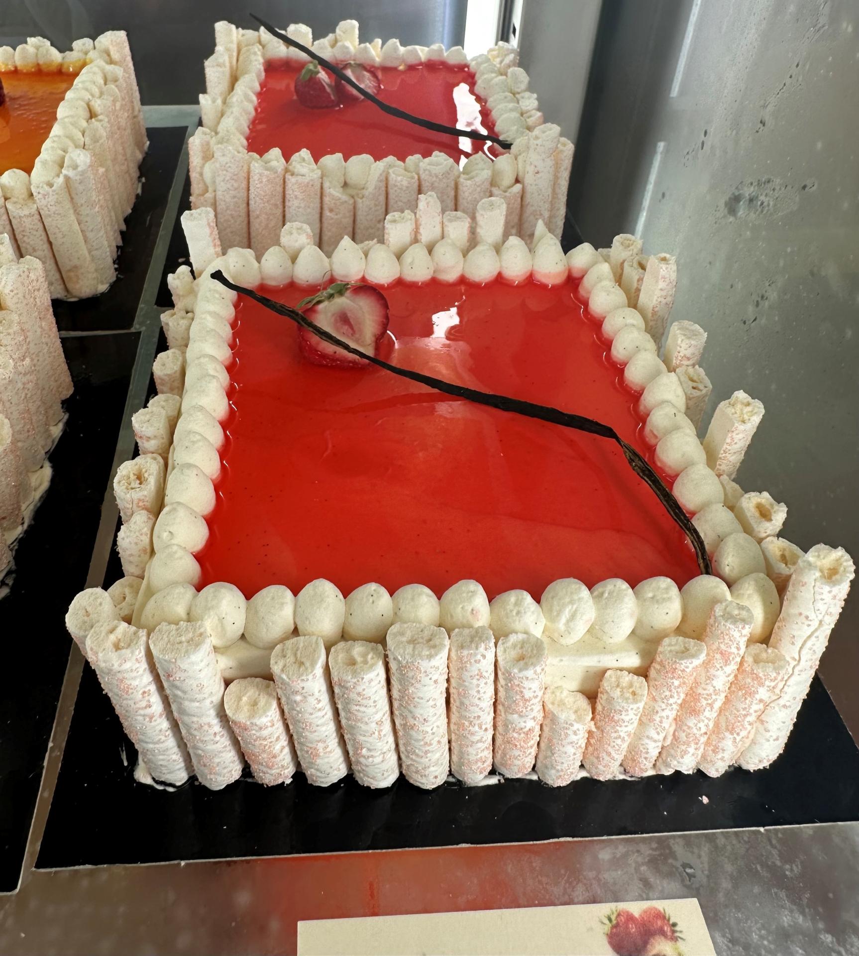 Vacherin vanille fraise 4/5 personnes